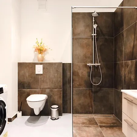 Oomph The Grand Group & Family Retreat * Berlín