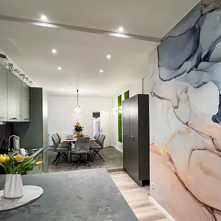 Oomph The Grand Group & Family Retreat * Berlín