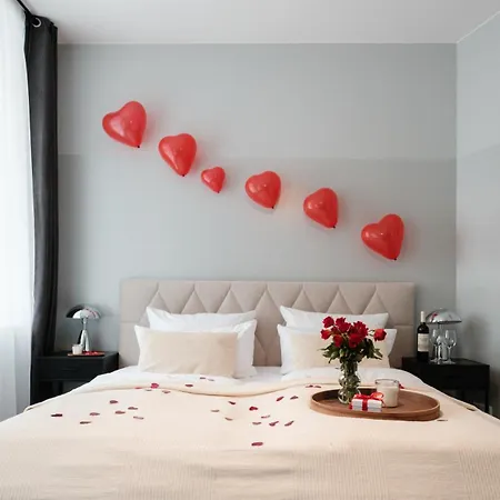 Oomph The Grand Group & Family Retreat Apartman *