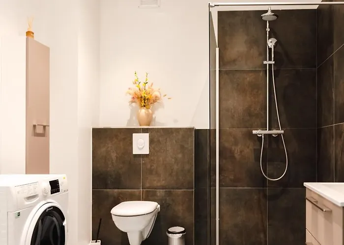 Oomph The Grand Group & Family Retreat Apartment *