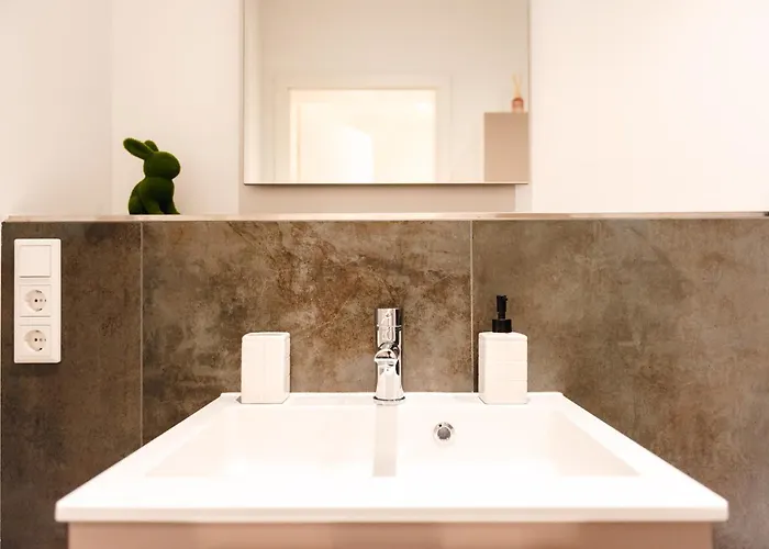 Oomph The Grand Group & Family Retreat