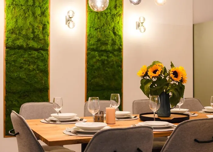 Oomph The Grand Group & Family Retreat * Berlín