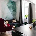Oomph The Grand Group & Family Retreat * Berlin