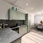Apartman Oomph The Grand Group & Family Retreat *