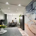 Oomph The Grand Group & Family Retreat * Berlin