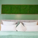 Oomph The Grand Group & Family Retreat Apartman *