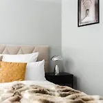 Oomph The Grand Group & Family Retreat Appartement *