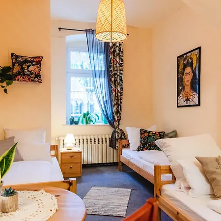 Oomph The Grand Group & Family Retreat Apartment