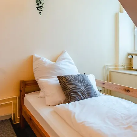 Oomph The Grand Group & Family Retreat Apartment