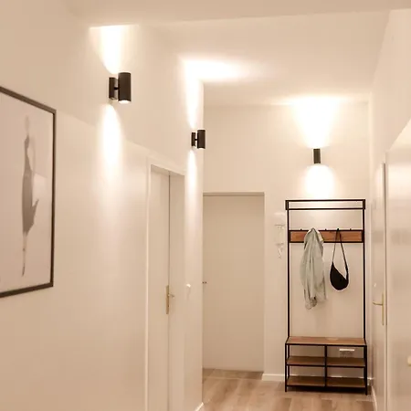 Oomph The Grand Group & Family Retreat Apartman *