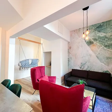 Oomph The Grand Group & Family Retreat Apartment *