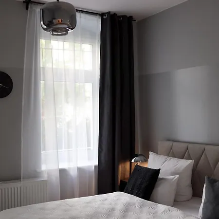 Oomph The Grand Group & Family Retreat Apartment
