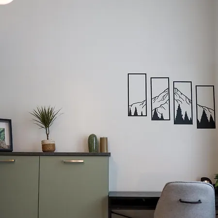 Oomph The Grand Group & Family Retreat Apartment *