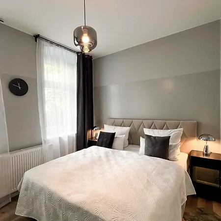 Apartment Oomph The Grand Group & Family Retreat *