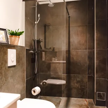 Oomph The Grand Group & Family Retreat ベルリン