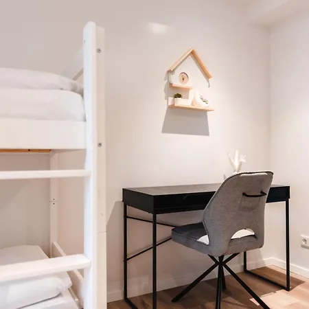 Oomph The Grand Group & Family Retreat * ベルリン