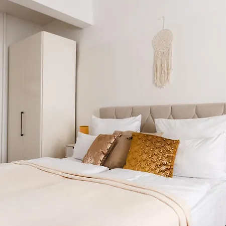 Апартаменты Oomph The Grand Group & Family Retreat *