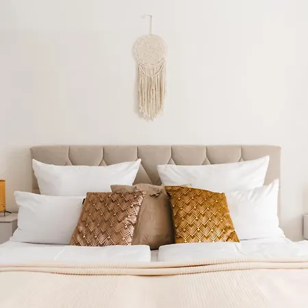 Oomph The Grand Group & Family Retreat ベルリン