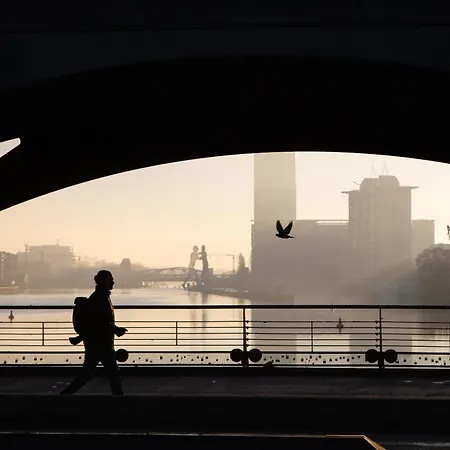 Oomph The Grand Group & Family Retreat * ברלין