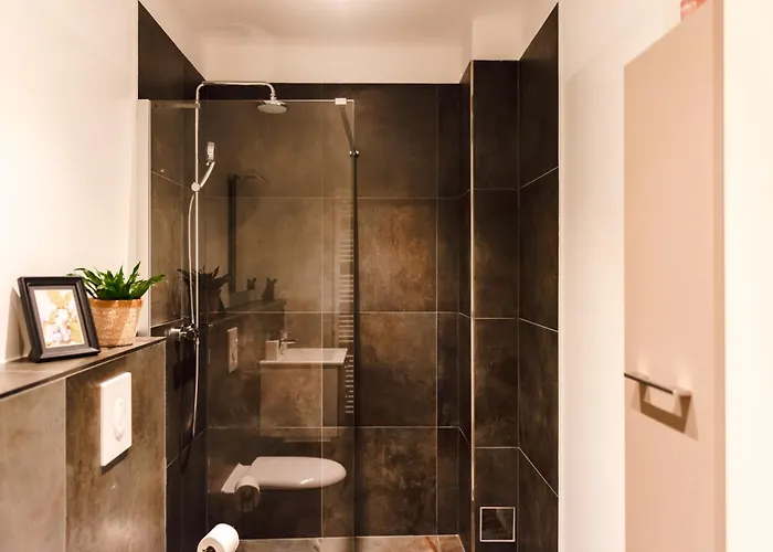 Oomph The Grand Group & Family Retreat