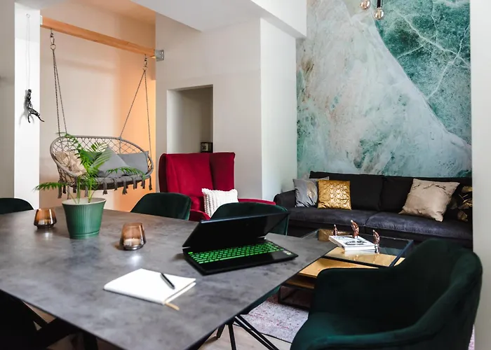 Oomph The Grand Group & Family Retreat *