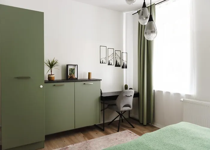 Oomph The Grand Group & Family Retreat