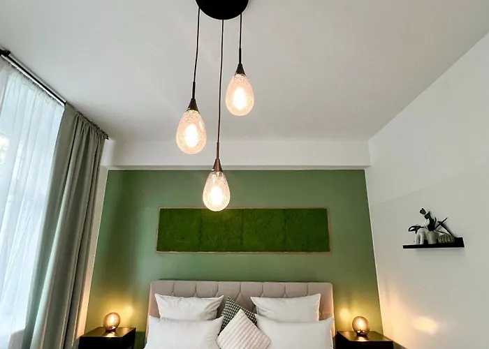 Oomph The Grand Group & Family Retreat * Berlin