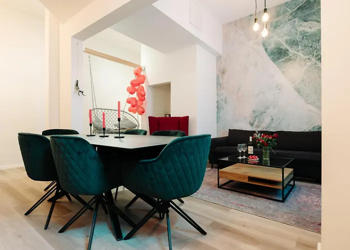 Oomph The Grand Group & Family Retreat *