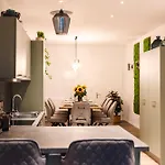 Apartman Oomph The Grand Group & Family Retreat *
