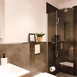Oomph The Grand Group & Family Retreat Apartman *