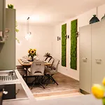 Apartman Oomph The Grand Group & Family Retreat *