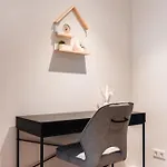 Oomph The Grand Group & Family Retreat Apartman *