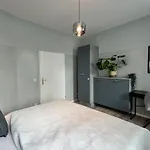 Oomph The Grand Group & Family Retreat Apartman