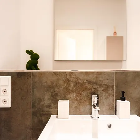 Oomph The Grand Group & Family Retreat * Berlin