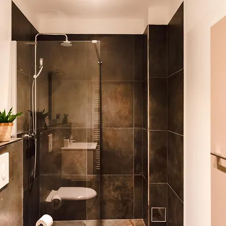 Oomph The Grand Group & Family Retreat