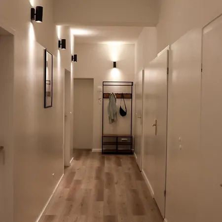 Oomph The Grand Group & Family Retreat Apartment