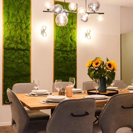 Oomph The Grand Group & Family Retreat * Berlin