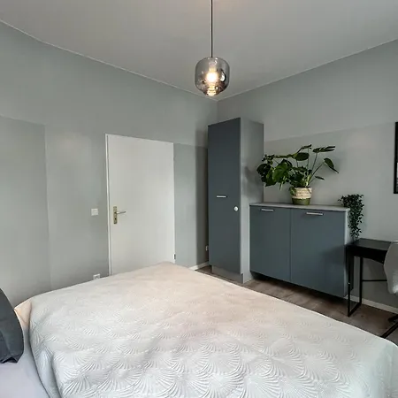 Oomph The Grand Group & Family Retreat Apartment