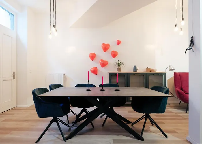 Oomph The Grand Group & Family Retreat Apartamento *